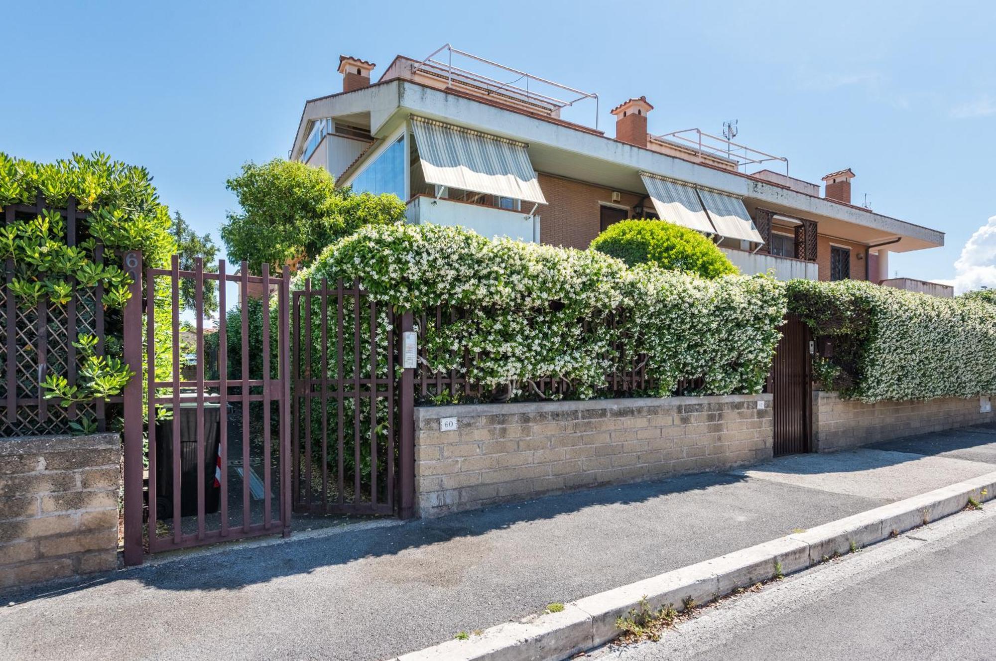 Travelershome Ciampino Suite Exterior foto